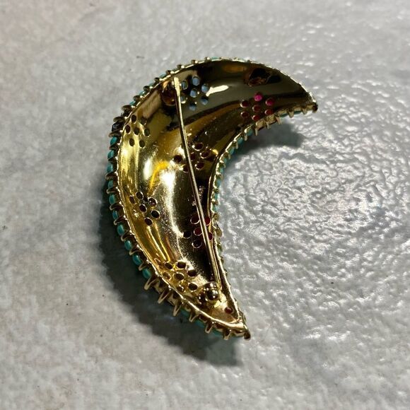 Trifari Crescent  Moon Brooch Vintage 60s - Picture 2 of 2